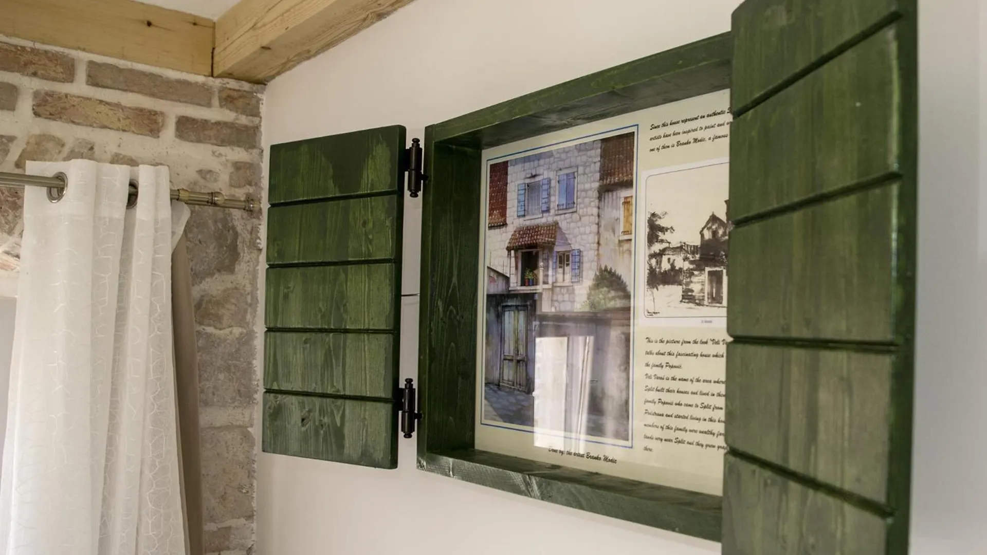 Villa Nautica Stone House Split