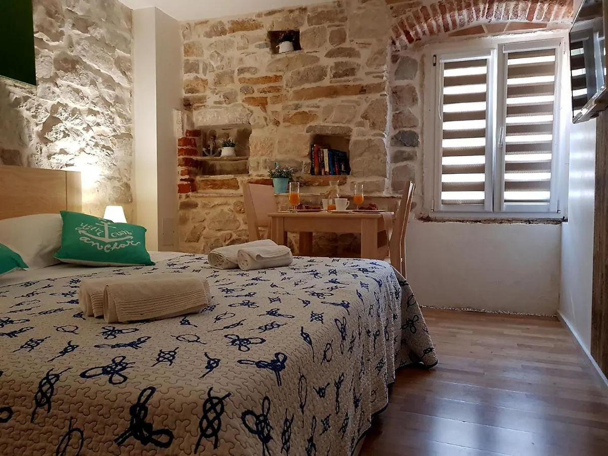 Villa Nautica Stone House Split