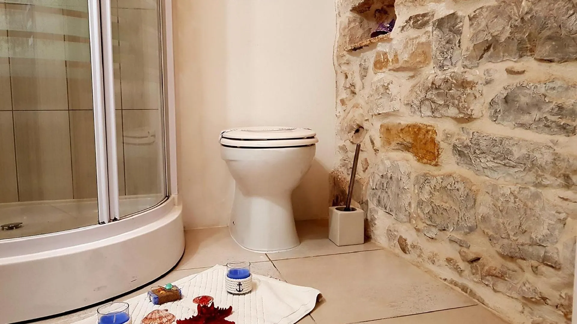 Villa Nautica Stone House Split