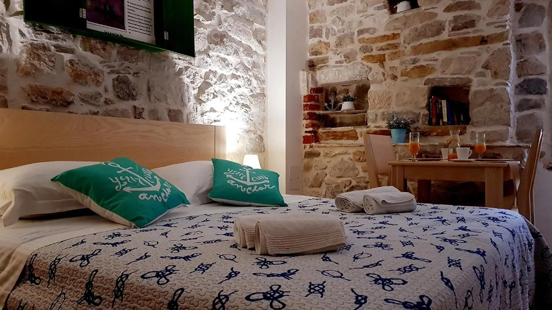 Villa Nautica Stone House Split
